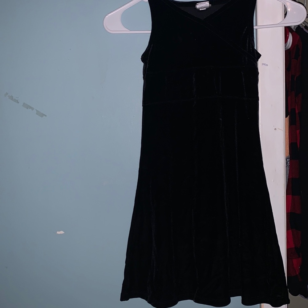 Brand Perfectly dressed. Size XS 4/5. Color black
